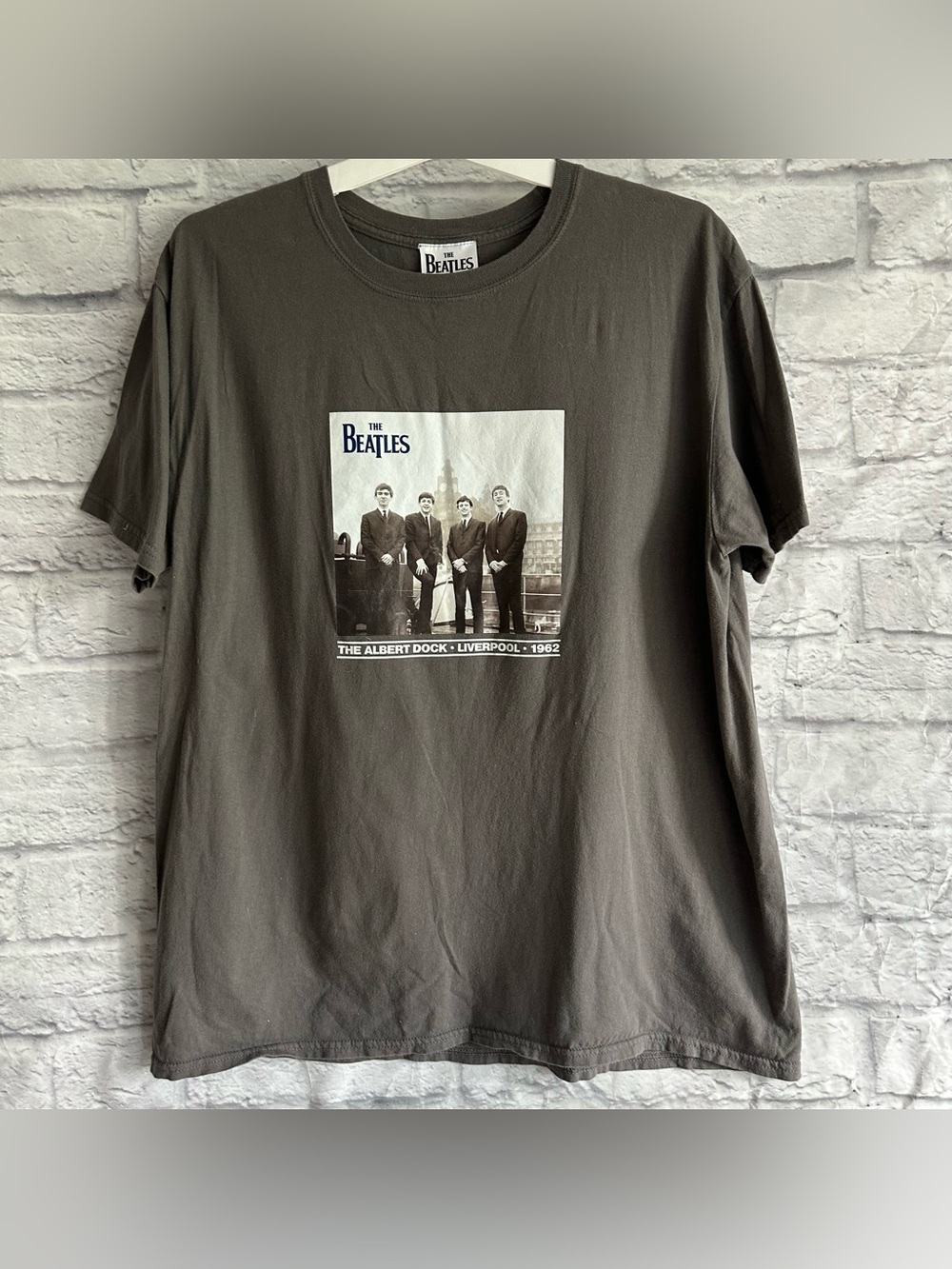 PREOWNED THE BEATLES GREY PHOTOGRAPH TSHIRT XL MENS